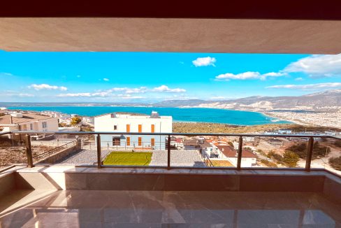 Didim Akbük'te sahibinden satılık 4 oda 4 banyolu geniş aileler için özel havuzlu büyük villa. Full deniz manzaralı eşyalı lüks villa